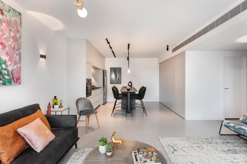 Yefet - By Beach Apartments Tlv Tel Aviv Exterior photo